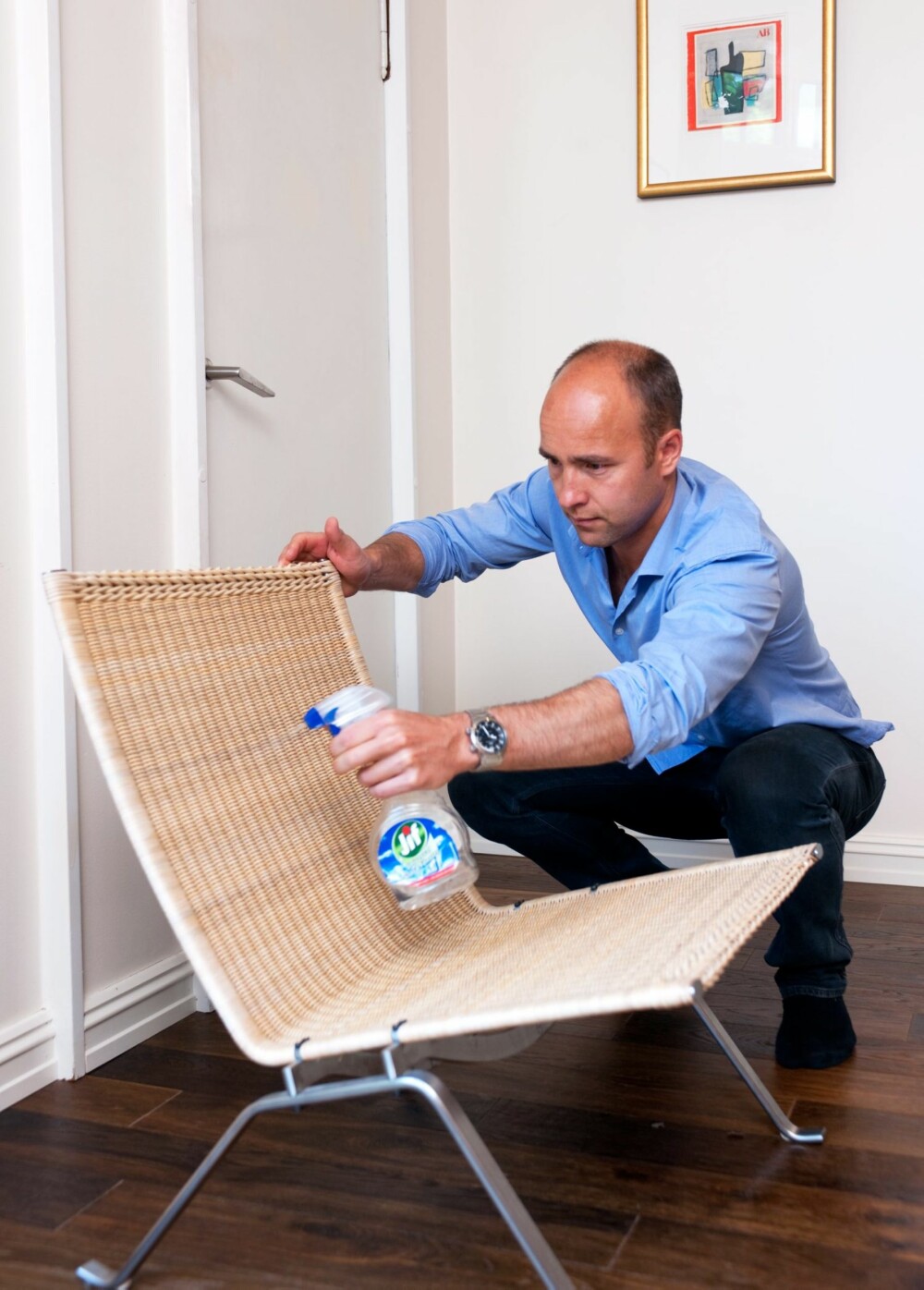 EKTE MØBELKJÆRLIGHET: Loungestolen PK22 er designet av Poul
Kjærholm for Fritz Hansen. Modellen i peddingrør vannes ti ganger i året for å holde seg fin. EKTE MØBELKJÆRLIGHET: Loungestolen PK22 er designet av Poul
Kjærholm for Fritz Hansen. Modellen i peddingrør vannes ti ganger i året for å holde seg fin.