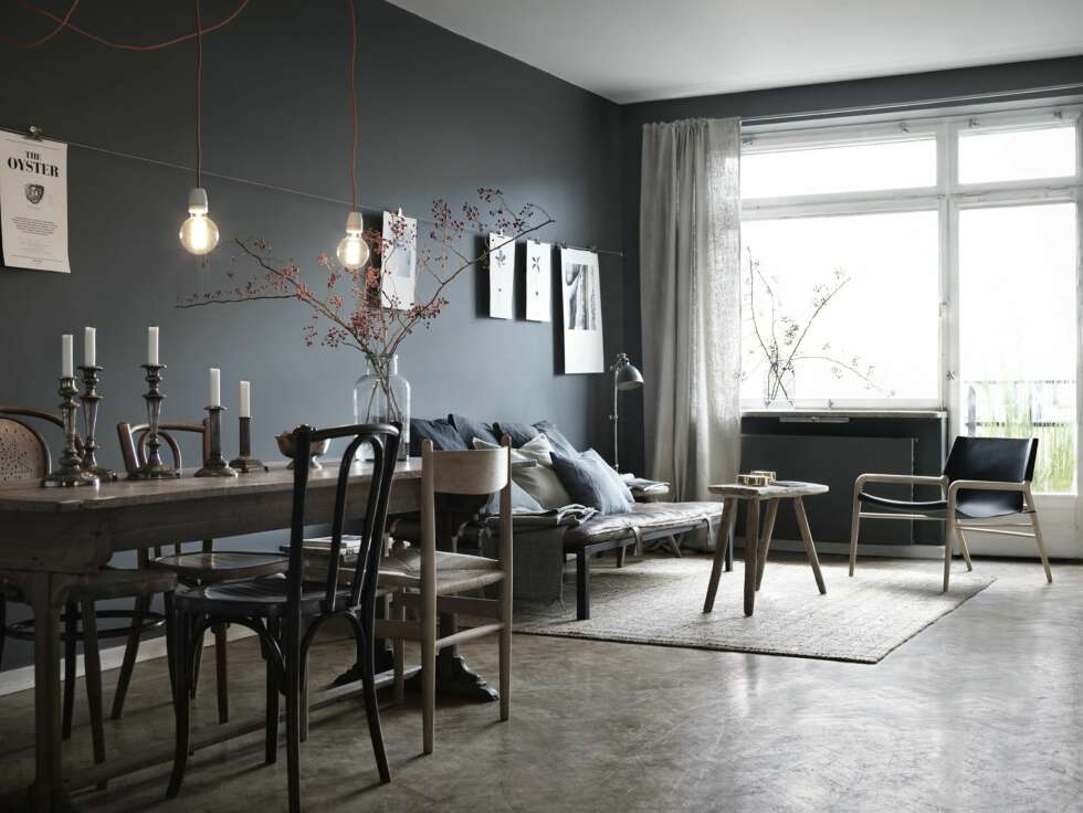 Dramatisk. Fargen Down Pipe fra Farrow & Ball er ment å appellere til yngre menneskers ønske om mørkere vegger i boliger. Fargen får veggene til å slutte seg om deg, som om de ønsker å gi deg en god klem. Fingeravtrykk og søl på vegger synes i liten grad. Dramatisk. Fargen Down Pipe fra Farrow & Ball er ment å appellere til yngre menneskers ønske om mørkere vegger i boliger. Fargen får veggene til å slutte seg om deg, som om de ønsker å gi deg en god klem. Fingeravtrykk og søl på vegger synes i liten grad.