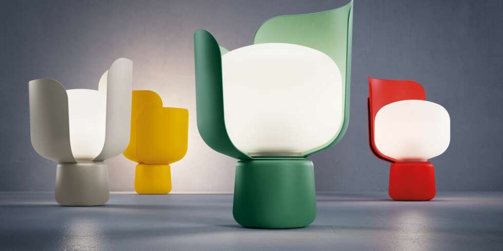 NORSK DESIGN: Andreas Engesviks nye lampe Blom for FontanaArte var en av de gode nyhetene. Kronbladene er bevegelige, og kan brukes som lysskjermer. fontanaarte.com NORSK DESIGN: Andreas Engesviks nye lampe Blom for FontanaArte var en av de gode nyhetene. Kronbladene er bevegelige, og kan brukes som lysskjermer. fontanaarte.com