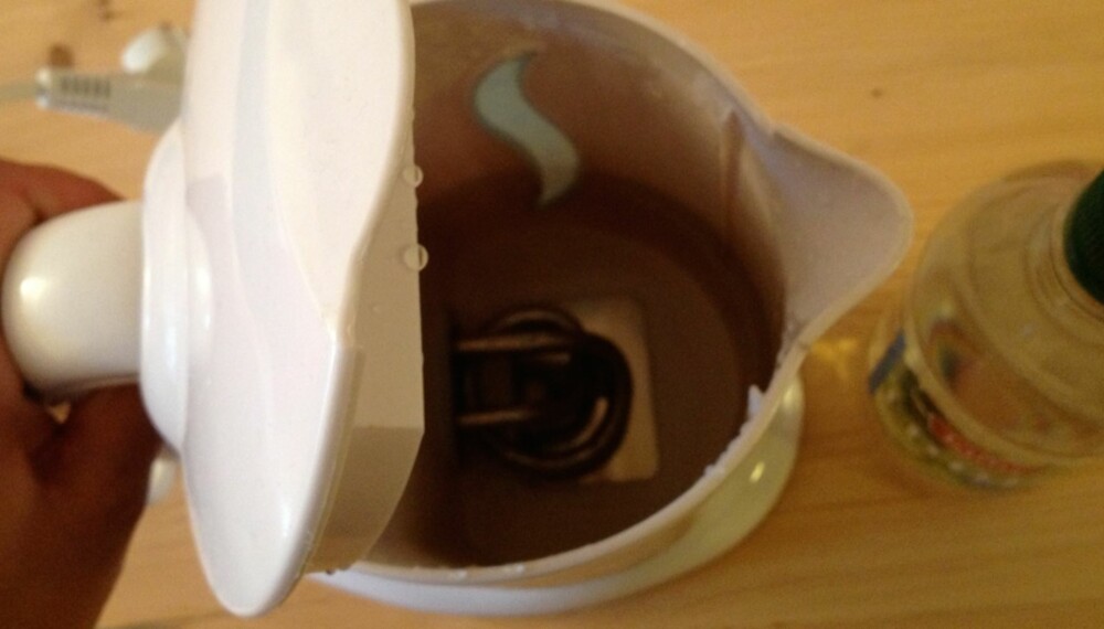 BEDRE TE: Det hjelper godt på smaken på te-vannet om du husker på å vaske vannkokeren en gang i blant. BEDRE TE: Det hjelper godt på smaken på te-vannet om du husker på å vaske vannkokeren en gang i blant.