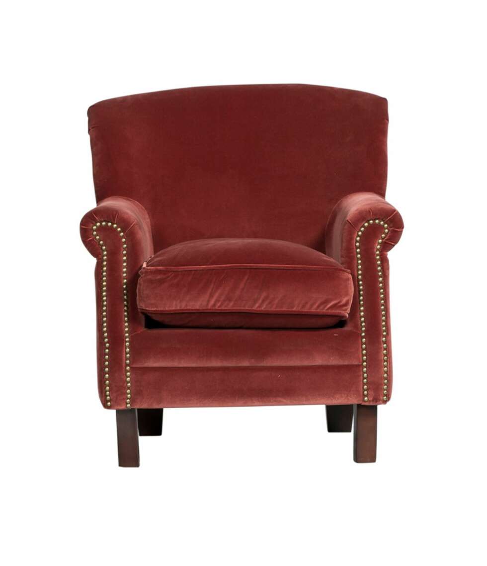 Rød fløyelsstol fra Home & Cottage passer fint inn i biblioteksstilen på Downton Abbey. Kr 4995. Rød fløyelsstol fra Home & Cottage passer fint inn i biblioteksstilen på Downton Abbey. Kr 4995.