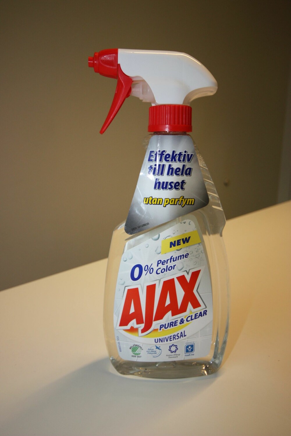 AJAX: Ajax pure & clear universalspray: Må ikke brukes på behandlet tre eller aluminium. AJAX: Ajax pure & clear universalspray: Må ikke brukes på behandlet tre eller aluminium.