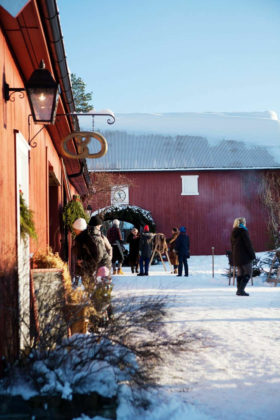 På Trondrud gård på Jevnaker kan du spise og kjøpe med deg kortreist mat og håndlagde julegaver. På Trondrud gård på Jevnaker kan du spise og kjøpe med deg kortreist mat og håndlagde julegaver.