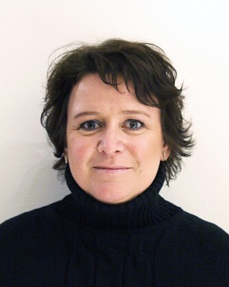 FOR HÅND: - Antikk porselen må vaskes for hånd, sier Katrin Ohlander, pressekontakt i BSH Husholdningsapparater. FOR HÅND: - Antikk porselen må vaskes for hånd, sier Katrin Ohlander, pressekontakt i BSH Husholdningsapparater.