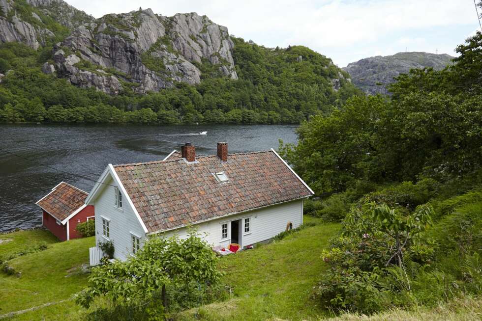 Mellom bakkar og berg: Det skurede berget gjør Bakkely trolsk og eventyrlig. Mellom bakkar og berg: Det skurede berget gjør Bakkely trolsk og eventyrlig.