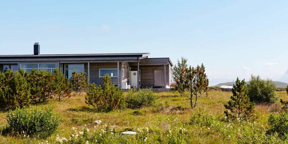 ÅPENT LANDSKAP: Hytta er
plassert midt på øya Sleneset, og her kan det være sol fra morgen til kveld. ÅPENT LANDSKAP: Hytta er
plassert midt på øya Sleneset, og her kan det være sol fra morgen til kveld.