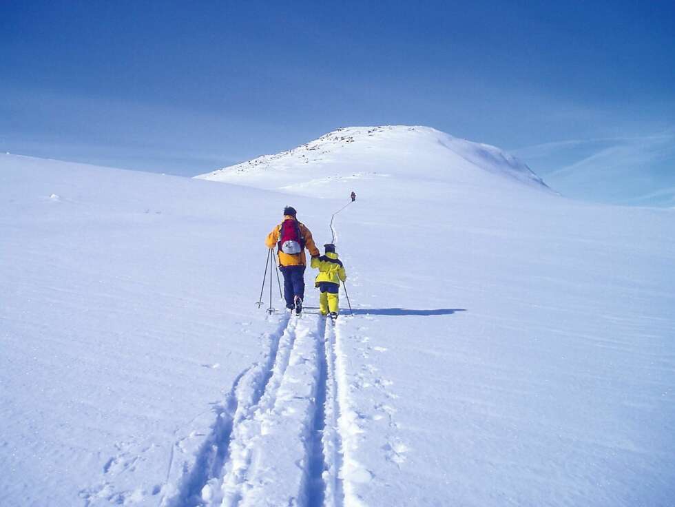 VINNER: Hedda (5) er på tur mot Falkenuten på Hardangervidda sammen med mamma Linn. VINNER: Hedda (5) er på tur mot Falkenuten på Hardangervidda sammen med mamma Linn.