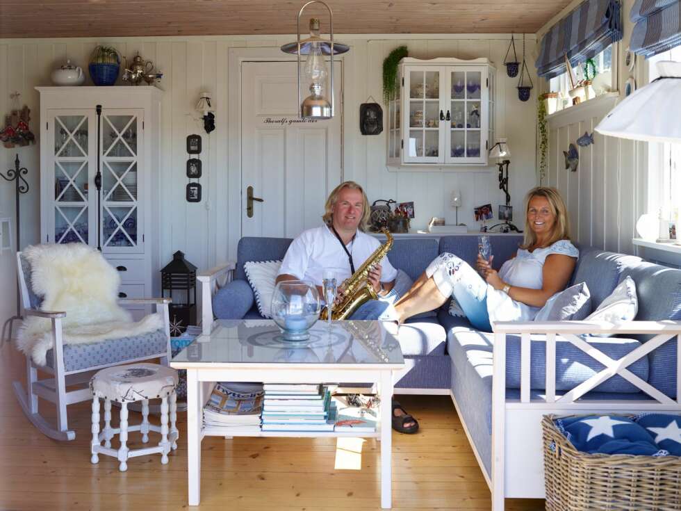 KVALITETSTID: I sommermånedene bor ekteparet store deler på hytta. Geir, som jobber som musiker, kobler gjerne av med musikk og Wibekke har ikke noe i mot å lytte. KVALITETSTID: I sommermånedene bor ekteparet store deler på hytta. Geir, som jobber som musiker, kobler gjerne av med musikk og Wibekke har ikke noe i mot å lytte.