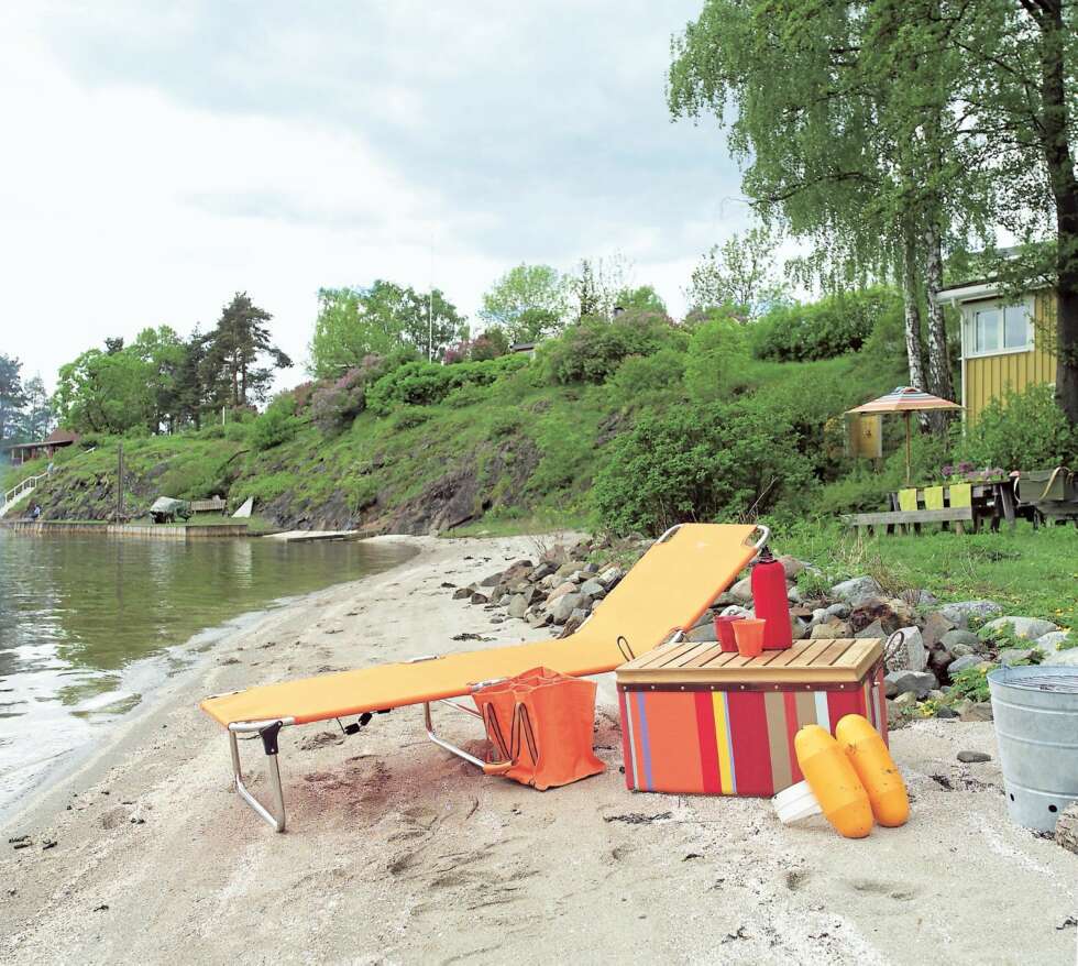 KORT VEI TIL STRANDEN: På få kvadratmeter og det meste innen rekkevidde lever hytteeierne et godt sommerliv. De har bare noen få meter mellom sengen og stranden. I tillegg kan de kjøre til jobben på under en halv time. KORT VEI TIL STRANDEN: På få kvadratmeter og det meste innen rekkevidde lever hytteeierne et godt sommerliv. De har bare noen få meter mellom sengen og stranden. I tillegg kan de kjøre til jobben på under en halv time.