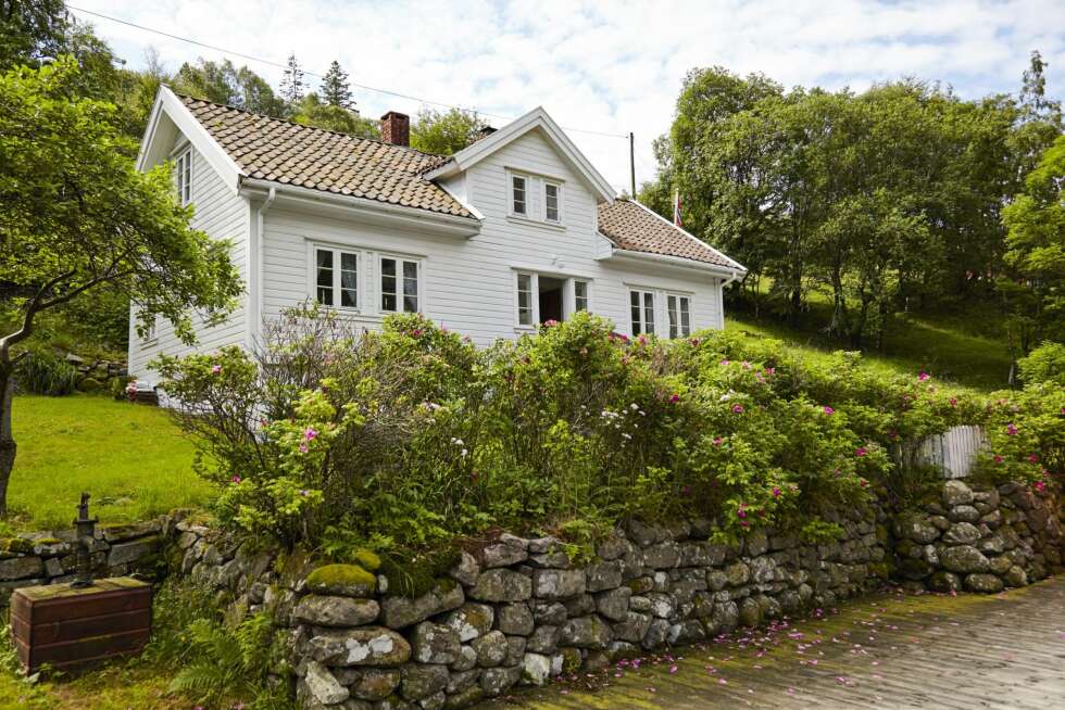 Redningsaksjon: Tenk at dette huset holdt på å ramle sammen for 20 år siden! Liv og Oluf var da uerfarne med gamle trehus. Med årene har de fått en ekspertise. Redningsaksjon: Tenk at dette huset holdt på å ramle sammen for 20 år siden! Liv og Oluf var da uerfarne med gamle trehus. Med årene har de fått en ekspertise.