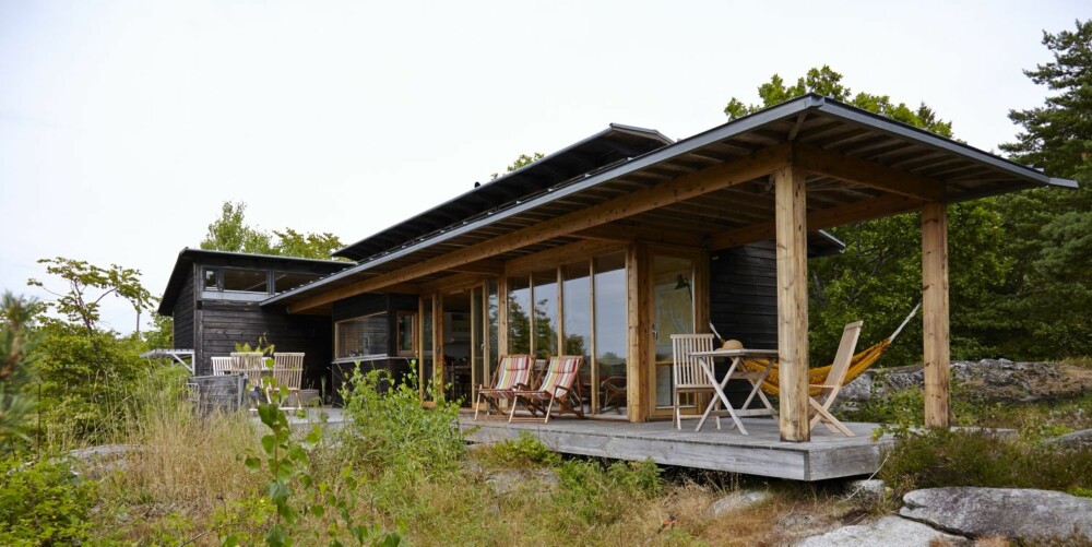 LYS TVERS GJENNOM: Hytteeieren har tegnet hytta selv - inspirert av japansk arkitektur. LYS TVERS GJENNOM: Hytteeieren har tegnet hytta selv - inspirert av japansk arkitektur.