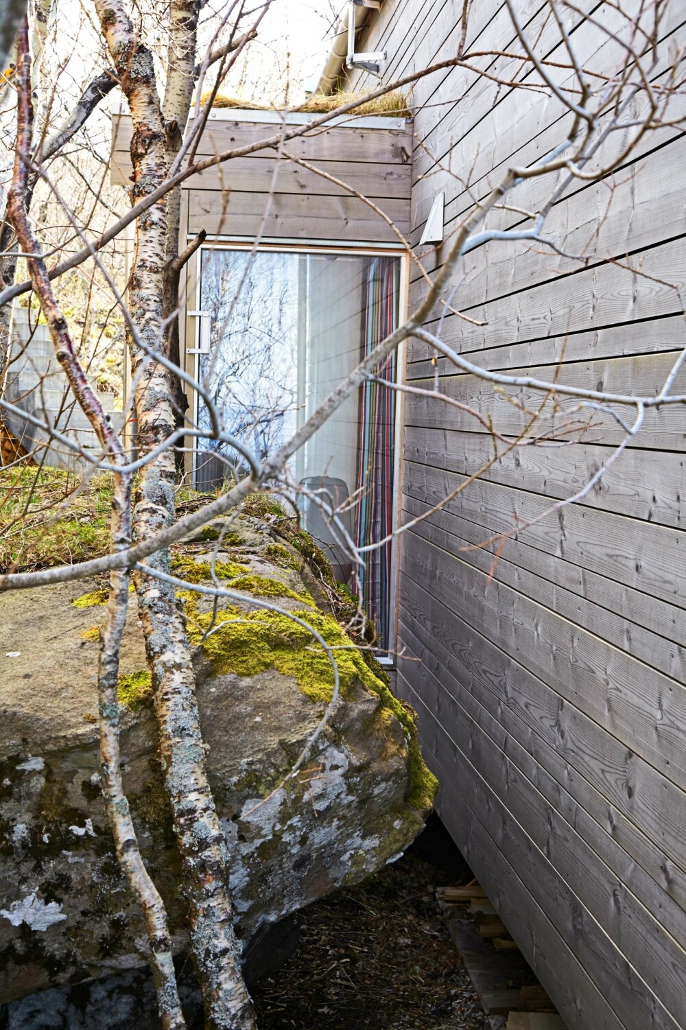 TRANSPARENT: Badet er trukket ut fra resten av bygget. Dagslys finner veien inn dit utenfra, uten at det gir innsyn. TRANSPARENT: Badet er trukket ut fra resten av bygget. Dagslys finner veien inn dit utenfra, uten at det gir innsyn.