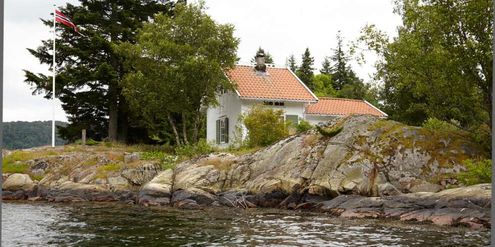 SKJÆR I SJØEN: Springflo gjør at når det kommer vann, flommer Fiskeskjær over med ujevne mellomrom. Her er ingen forskjell på flo og fjære. Når det er høytrykk på vei, blir vannet lavere. SKJÆR I SJØEN: Springflo gjør at når det kommer vann, flommer Fiskeskjær over med ujevne mellomrom. Her er ingen forskjell på flo og fjære. Når det er høytrykk på vei, blir vannet lavere.