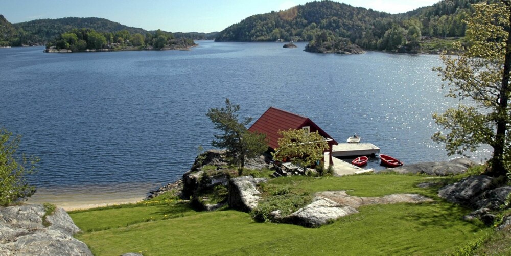 LEDIG: Ferieleilighet i Risør 142 kvm. Antall sengeplasser 8. Byggeår 1998. Pris hos Novasol fra 4490 - 11893 kroner i uken. LEDIG: Ferieleilighet i Risør 142 kvm. Antall sengeplasser 8. Byggeår 1998. Pris hos Novasol fra 4490 - 11893 kroner i uken.