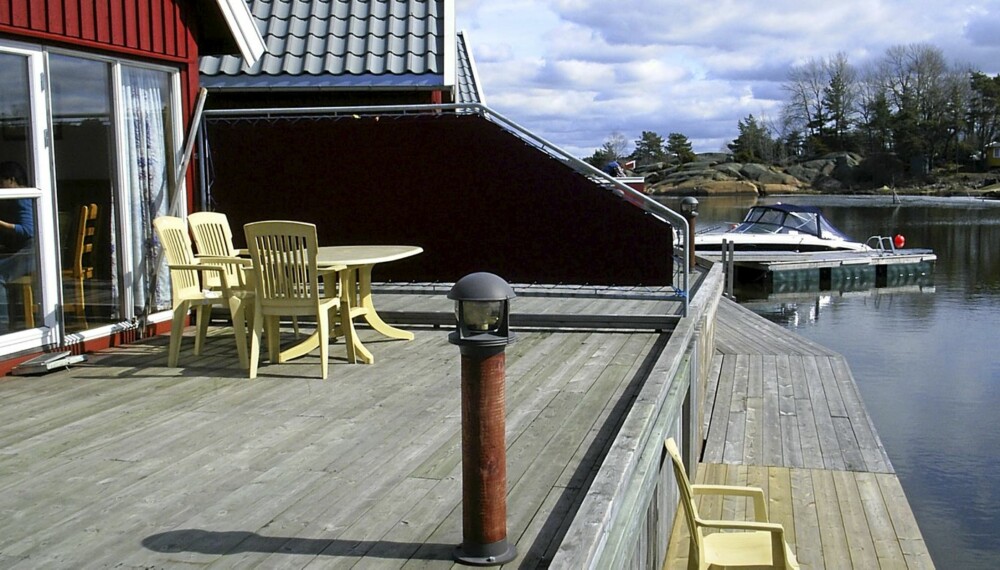 LEDIG: Hytte i sjøbodstil på Hvaler med egen brygge. Antall sengeplasser 8. Boareal 72. Oppført 2000. Pris hos Norgesbooking fra 6480 - 12470 kroner i uken. LEDIG: Hytte i sjøbodstil på Hvaler med egen brygge. Antall sengeplasser 8. Boareal 72. Oppført 2000. Pris hos Norgesbooking fra 6480 - 12470 kroner i uken.