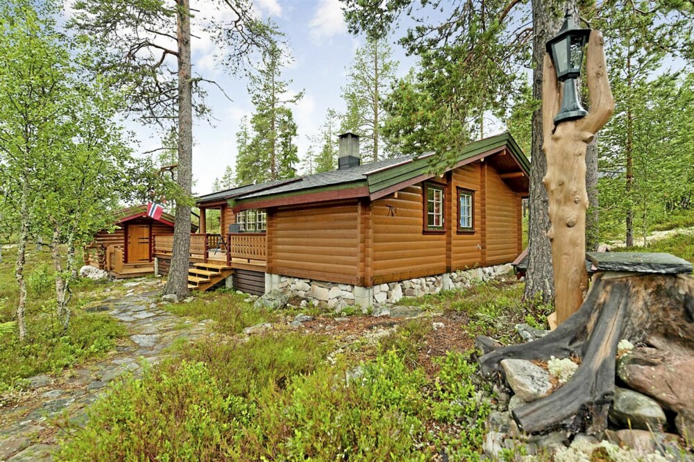 TIL SALGS: Trysil Knuts Fjellverden. Primærrom 53 kvm. Soverom 2. Byggeår 1986. Tomt 300 kvm. Prisantydning 1 490 000. TIL SALGS: Trysil Knuts Fjellverden. Primærrom 53 kvm. Soverom 2. Byggeår 1986. Tomt 300 kvm. Prisantydning 1 490 000.