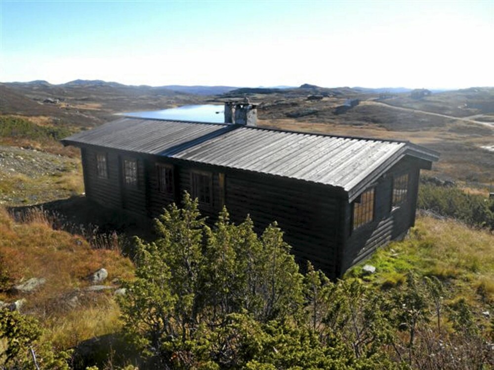 TIL SALGS: Bergsjø på Ål. Primærrom 60 kvm. Soverom 3. Byggeår 1972. Tomt 1000 kvm. Prisantydning 1 450 000. TIL SALGS: Bergsjø på Ål. Primærrom 60 kvm. Soverom 3. Byggeår 1972. Tomt 1000 kvm. Prisantydning 1 450 000.