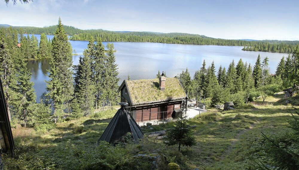 TIL SALGS: Hytte på Øyangen, Ringkollen. Primærrom 20 kvm, pluss hems. Byggeår: Opprinnelig et stabbur som er flyttet til tomten på 50-tallet. Tomt 2 452 kvm. Prisantydning 1 480 000 kroner. TIL SALGS: Hytte på Øyangen, Ringkollen. Primærrom 20 kvm, pluss hems. Byggeår: Opprinnelig et stabbur som er flyttet til tomten på 50-tallet. Tomt 2 452 kvm. Prisantydning 1 480 000 kroner.