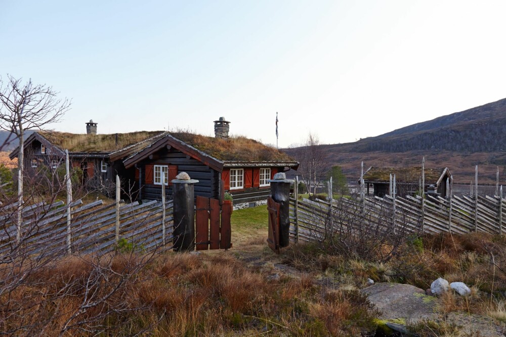 HELÅRS: Hytta blir brukt hele året, mest fra slutten til begynnelsen av vinteren. Merkedager er farsdag og morsdag. Da kommer sola over fjelltoppen Rødhesten.
HELÅRS: Hytta blir brukt hele året, mest fra slutten til begynnelsen av vinteren. Merkedager er farsdag og morsdag. Da kommer sola over fjelltoppen Rødhesten.