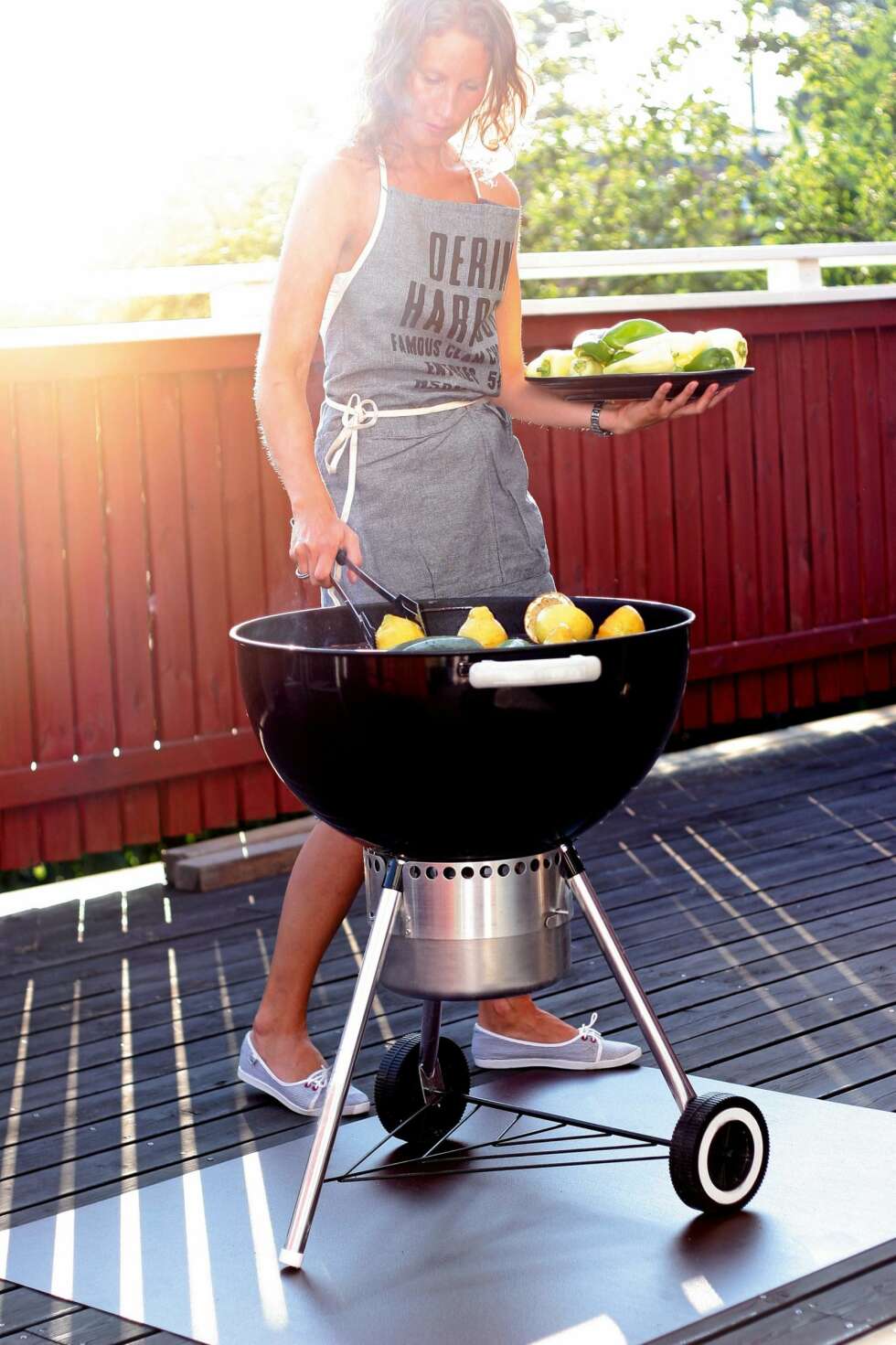 BESKYTT GULVET: En gulvbeskytter både beskytter gulvet og forenkler rengjøringen rundt grillen BESKYTT GULVET: En gulvbeskytter både beskytter gulvet og forenkler rengjøringen rundt grillen