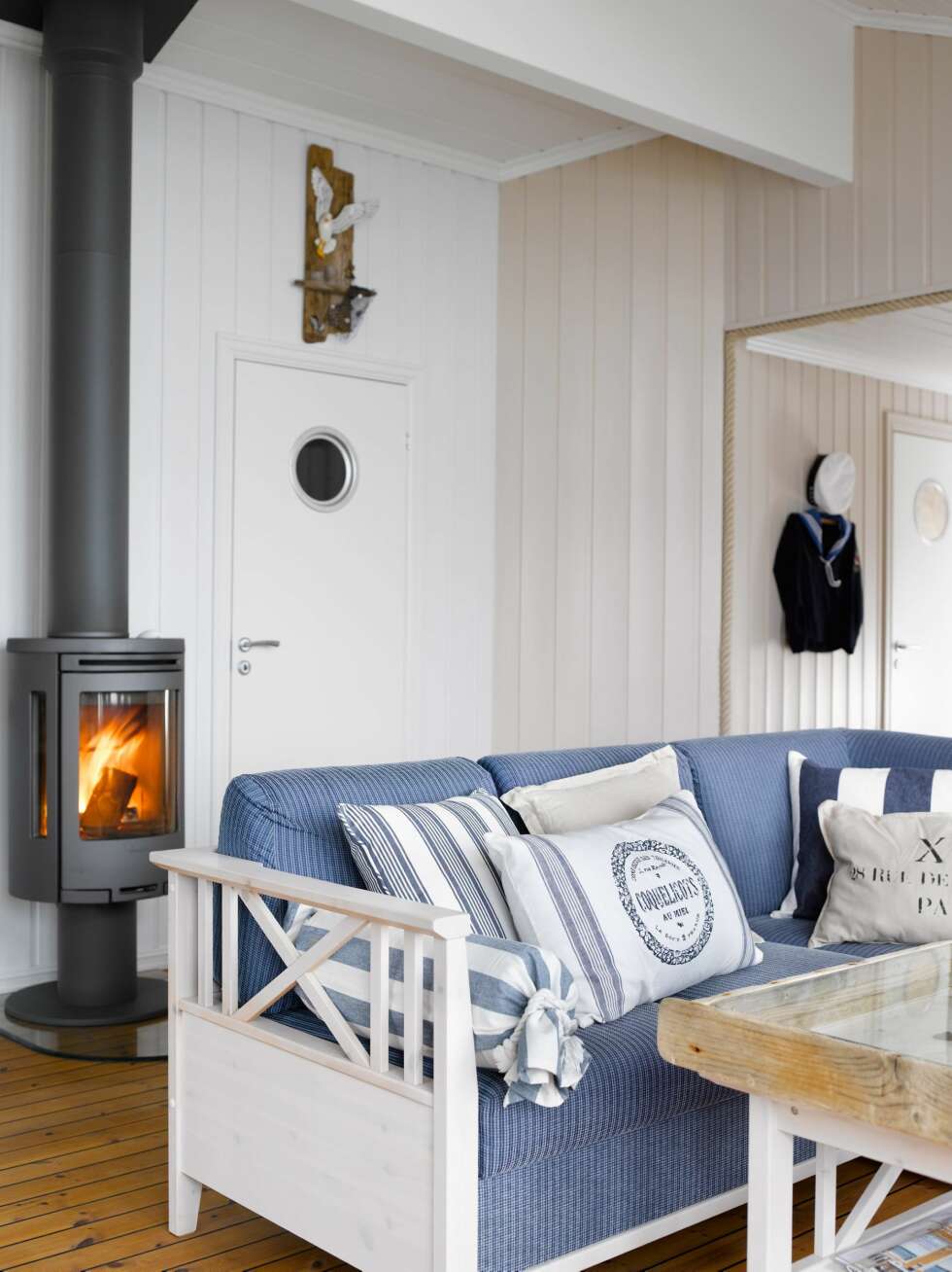 NY MED MALING: De beholdt den gamle sofaen men fornyet den med maling. NY MED MALING: De beholdt den gamle sofaen men fornyet den med maling.
