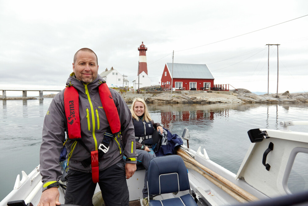 MED BÅT: Isabelle og Tor er ferske båteiere, men stortrives allerede ute på sjøen. MED BÅT: Isabelle og Tor er ferske båteiere, men stortrives allerede ute på sjøen.
