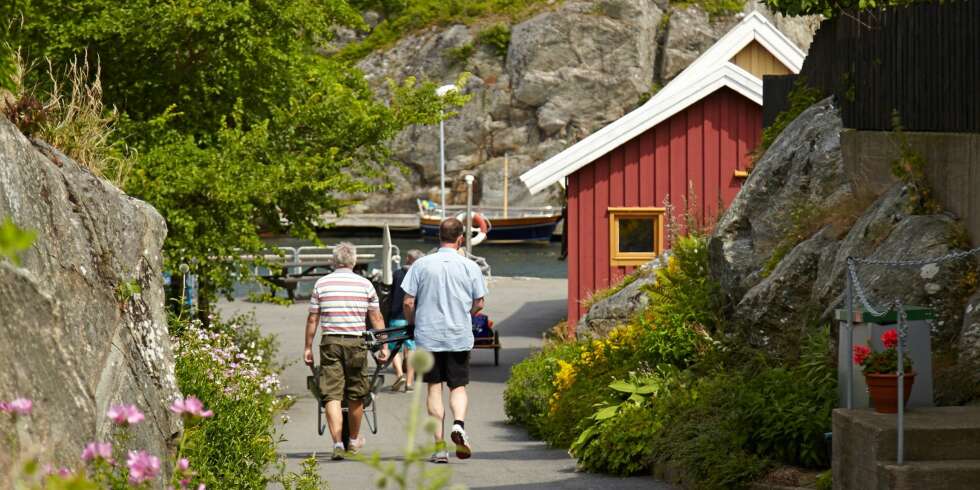GARANTERT BILFRITT: På Härön er det ingen biler. Hytteeierne setter igjen bilen på fastlandet når de reiser på hytta.
GARANTERT BILFRITT: På Härön er det ingen biler. Hytteeierne setter igjen bilen på fastlandet når de reiser på hytta.