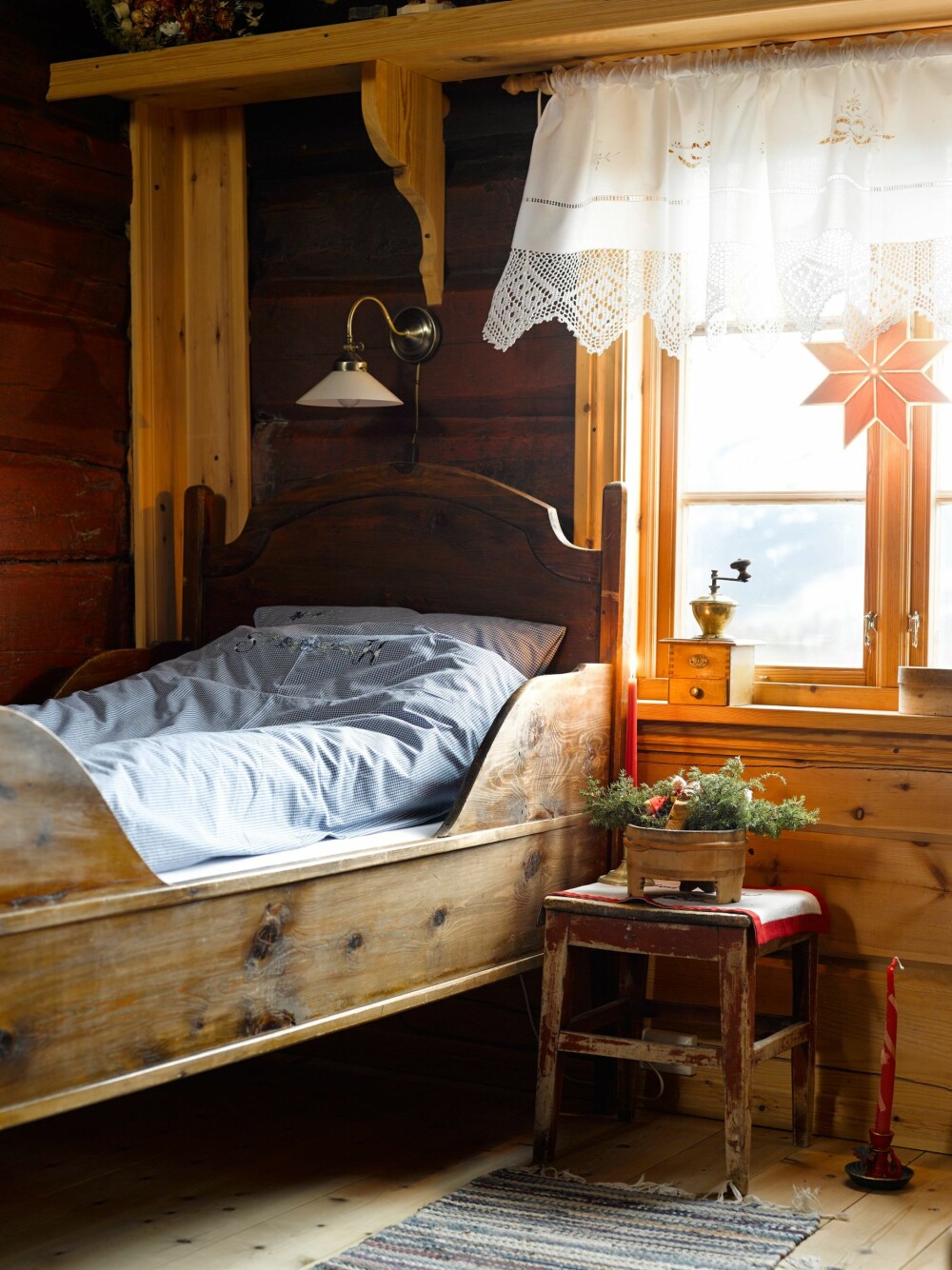 KOSELIG: Gamle møbler gir hygge og nostalgi på soverommet. KOSELIG: Gamle møbler gir hygge og nostalgi på soverommet.