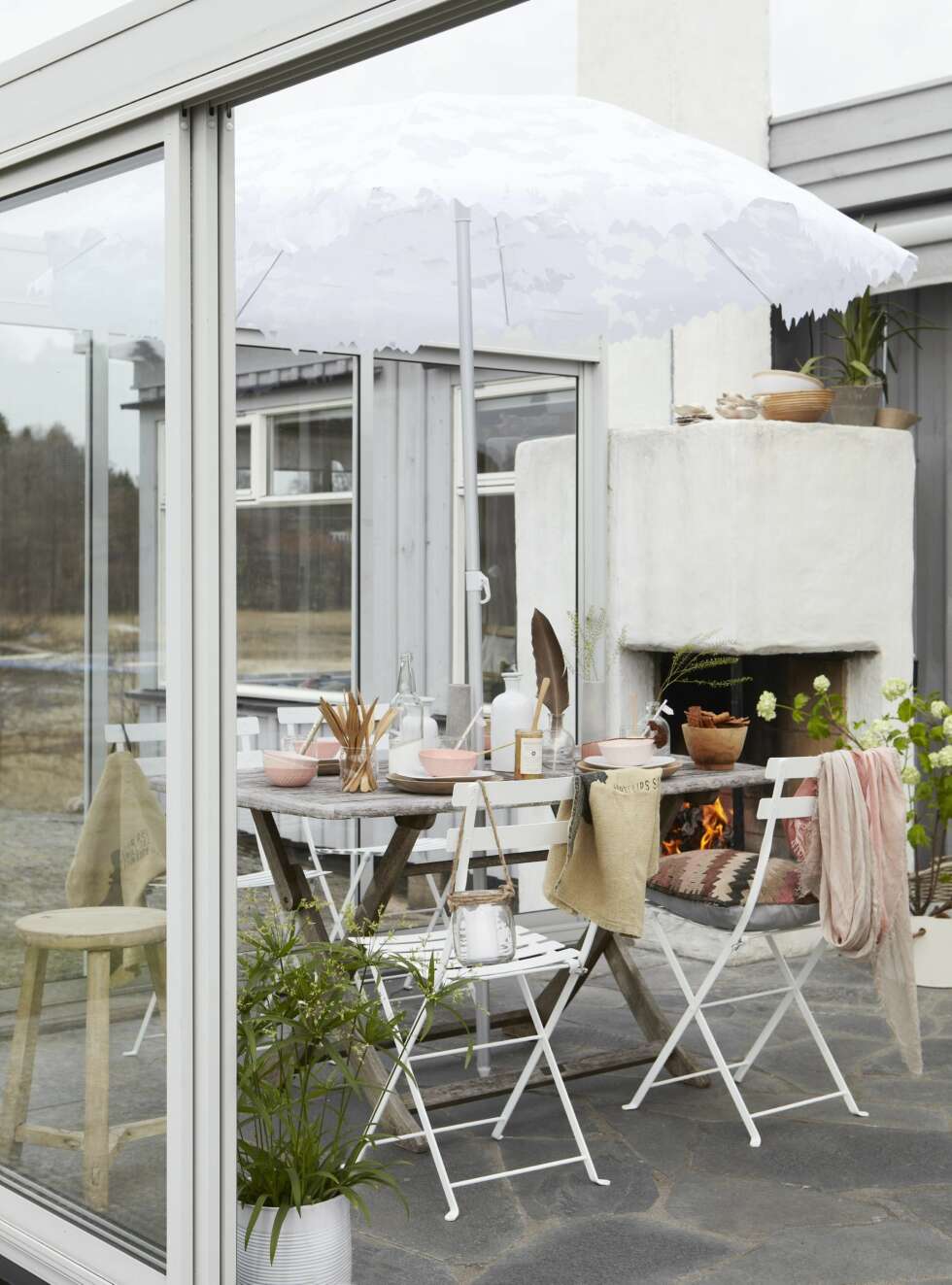 Solid: En skiferplatting er et godt og vedlikeholdsfritt alternativ til den tradisjonelle treplattingen. (Illustrasjonsfoto: Margaret M. de Lange) Solid: En skiferplatting er et godt og vedlikeholdsfritt alternativ til den tradisjonelle treplattingen. (Illustrasjonsfoto: Margaret M. de Lange)