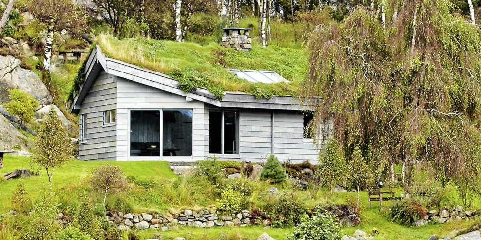 VAKKERT VED LUTSIVASSDRAGET: Mellom Gandsfjorden og Lysefjorden i Sandnes kommune ligger Runar Gabrielson Bøs skiferhytte. Bruttoareal: 60 m². Bod på 14 m². Byggeår 2011. VAKKERT VED LUTSIVASSDRAGET: Mellom Gandsfjorden og Lysefjorden i Sandnes kommune ligger Runar Gabrielson Bøs skiferhytte. Bruttoareal: 60 m². Bod på 14 m². Byggeår 2011.