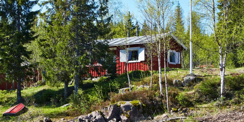 Fin beliggenhet: Hytta ligger ved Hajeren. Her er avstanden til vannet ikke lenger enn et steinkast. Byggeår: 1927/1959. Størrelse: 36 kvm. Eiere: Hanne K. Foshaugen. Rominndeling: Todelt hytte med to rom og kjøkken. Fasiliteter: Solceller og utedo. Fin beliggenhet: Hytta ligger ved Hajeren. Her er avstanden til vannet ikke lenger enn et steinkast. Byggeår: 1927/1959. Størrelse: 36 kvm. Eiere: Hanne K. Foshaugen. Rominndeling: Todelt hytte med to rom og kjøkken. Fasiliteter: Solceller og utedo.
