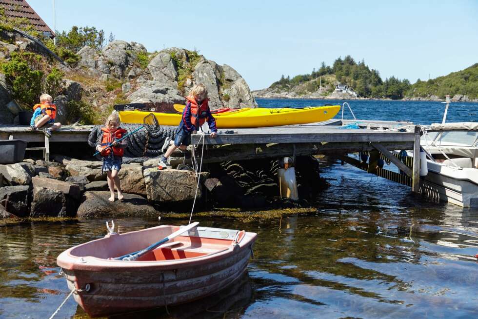 EN TROFAST VENN: Robåten kommer fra den gamle hytta til eierens mormor og morfar i Kragerø. Båten fikk hun som barn, med den lærte hun og broren å ro EN TROFAST VENN: Robåten kommer fra den gamle hytta til eierens mormor og morfar i Kragerø. Båten fikk hun som barn, med den lærte hun og broren å ro