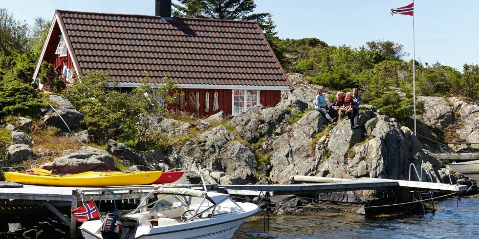 UTELIV: Sommer på Sandøy er båtliv, krabbefiske og lek i fjæresteinene. UTELIV: Sommer på Sandøy er båtliv, krabbefiske og lek i fjæresteinene.