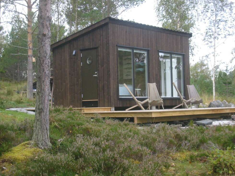 RINDALSHYTTA SMÅHUS: Hytta er på 15 kvadratmeter og er hovedsakelig to soverom. Prislappen er like i underkant av 300 000. RINDALSHYTTA SMÅHUS: Hytta er på 15 kvadratmeter og er hovedsakelig to soverom. Prislappen er like i underkant av 300 000.