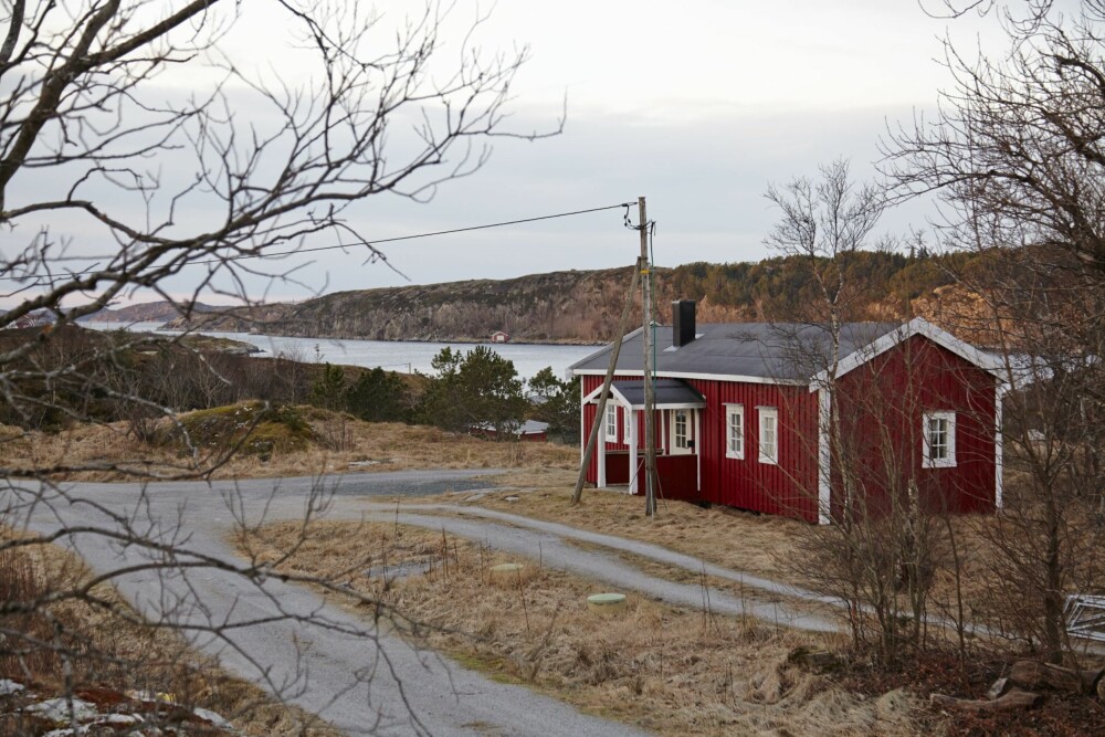 Dobbelt så stort: Det over 100 år gamle stabburet er med tiden blitt dobbelt så stort med et tilbygg. Den eldste delen til venstre. Foto: Per Erik Jæger Dobbelt så stort: Det over 100 år gamle stabburet er med tiden blitt dobbelt så stort med et tilbygg. Den eldste delen til venstre. Foto: Per Erik Jæger