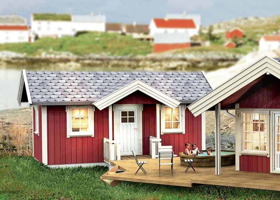 Modell: Balder. Firma: Ranahytta. Størrelse: 18,1 m². Pris: 200 100 kroner. Innhold: Tre ulike varianter av planløsning som inneholder oppholdsrom med kjøkken, ett soverom og WC. Du kan få rommene i ulike størrelser avhengig av hvilken planløsning du velger. Bygget i tradisjonell stil med smårutete vinduer. Modell: Balder. Firma: Ranahytta. Størrelse: 18,1 m². Pris: 200 100 kroner. Innhold: Tre ulike varianter av planløsning som inneholder oppholdsrom med kjøkken, ett soverom og WC. Du kan få rommene i ulike størrelser avhengig av hvilken planløsning du velger. Bygget i tradisjonell stil med smårutete vinduer.
