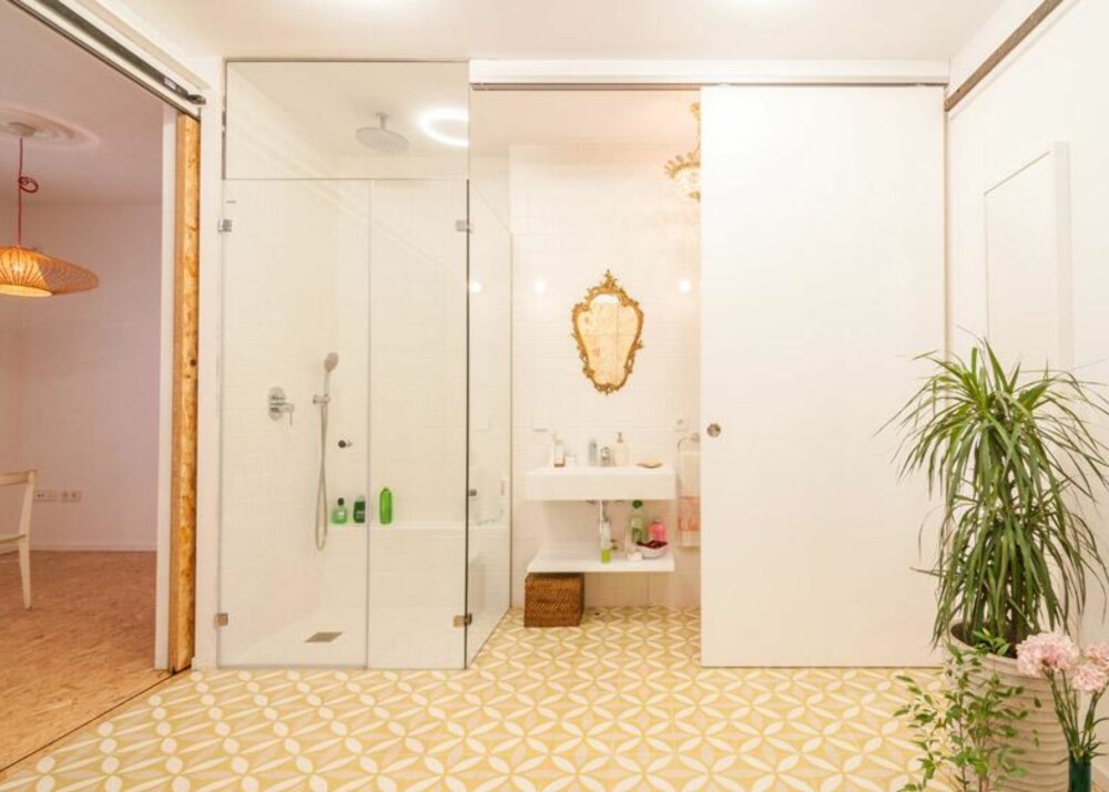 SMARTE LØSNINGER: Det kommer til å overraske mange alt hva arkitektene har fått plass til i dette lille huset. FOTO: Javier de Paz García SMARTE LØSNINGER: Det kommer til å overraske mange alt hva arkitektene har fått plass til i dette lille huset. FOTO: Javier de Paz García
