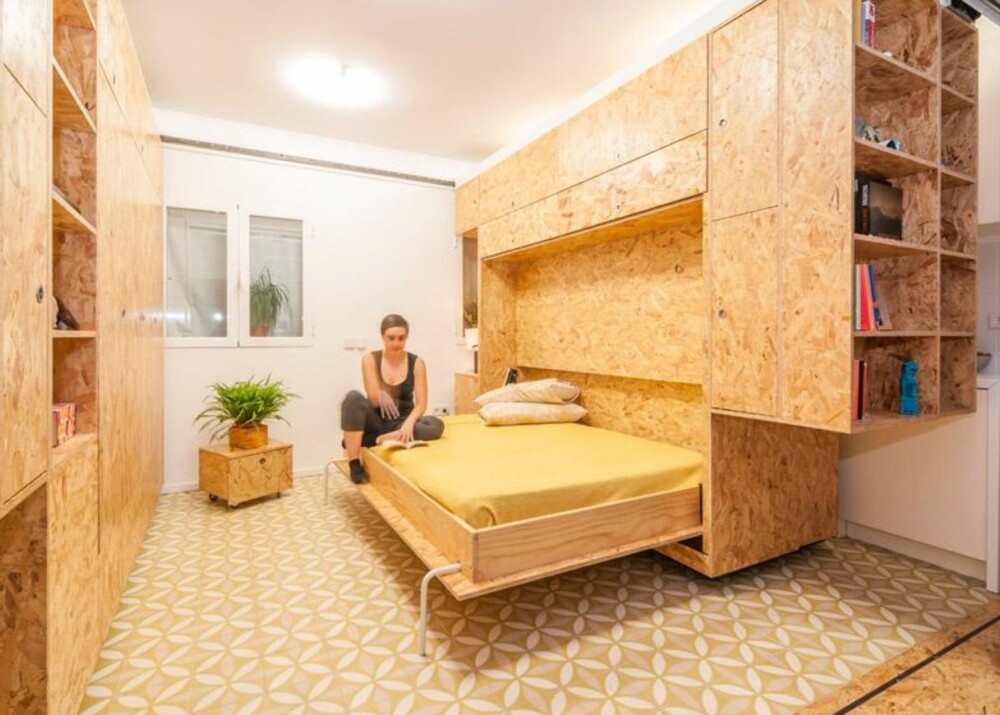 BRETTER NED SENGEN: Man trenger jo strengt tatt ikke seng på dagtid. Så når kvelden kommer, bretter eieren av dette huset den bare ned fra veggen. FOTO: Javier de Paz García BRETTER NED SENGEN: Man trenger jo strengt tatt ikke seng på dagtid. Så når kvelden kommer, bretter eieren av dette huset den bare ned fra veggen. FOTO: Javier de Paz García