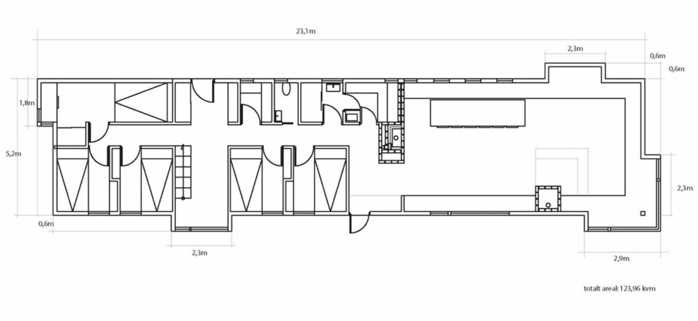 PLANLØSNING: Arkitekt Torbjørn Tryti i taktil.no forteller at det først og fremst handler om å bygge en hytte som gir svar på de utfordringene han får som arkitekt. Størrelse: 124 m². Rominndeling: Fem soverom, bibliotek, hems, allrom med stue åpent mot kjøkken, bad, badstue. En tommelfingerregel ved bruk av arkitekt er at prisen blir 10 prosent av totalkostnadene, eksklusivt tomtepris. PLANLØSNING: Arkitekt Torbjørn Tryti i taktil.no forteller at det først og fremst handler om å bygge en hytte som gir svar på de utfordringene han får som arkitekt. Størrelse: 124 m². Rominndeling: Fem soverom, bibliotek, hems, allrom med stue åpent mot kjøkken, bad, badstue. En tommelfingerregel ved bruk av arkitekt er at prisen blir 10 prosent av totalkostnadene, eksklusivt tomtepris.