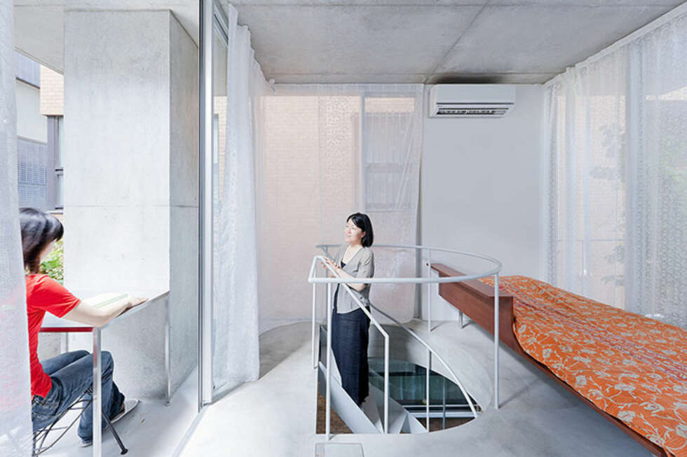 SOVEROM: Huset er innredet med en stram og minimal stil. Fokuset får lov til å være på hagen utenfor. SOVEROM: Huset er innredet med en stram og minimal stil. Fokuset får lov til å være på hagen utenfor.