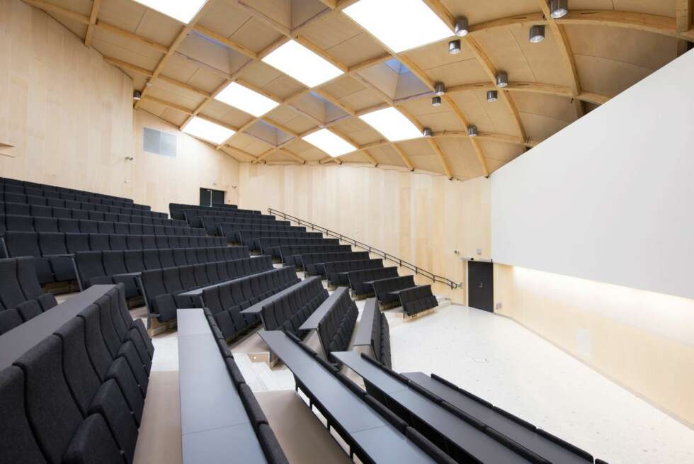 EGGET: Det eggformede auditoriet danner kjernen i Kunnskapssenteret. EGGET: Det eggformede auditoriet danner kjernen i Kunnskapssenteret.