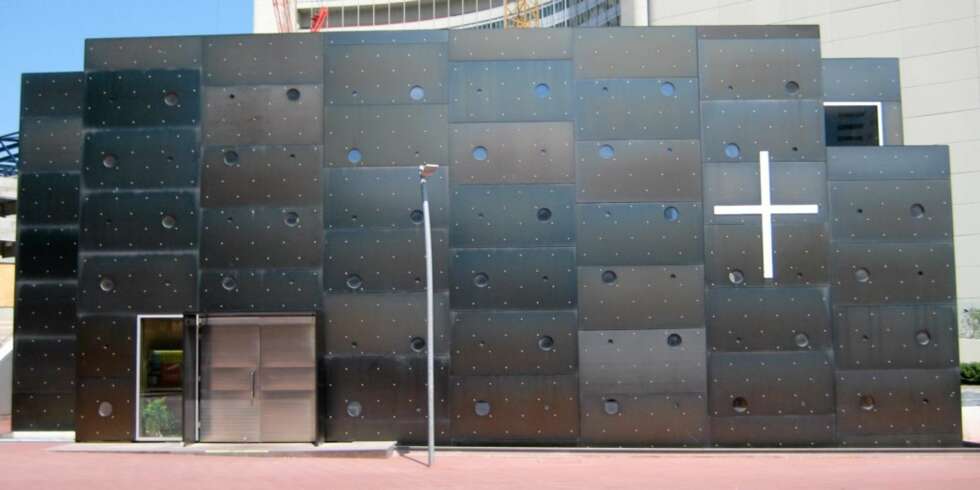 CRAZY ARKITEKTUR: Denne kirken er tegnet av Henz Tesar. CRAZY ARKITEKTUR: Denne kirken er tegnet av Henz Tesar.