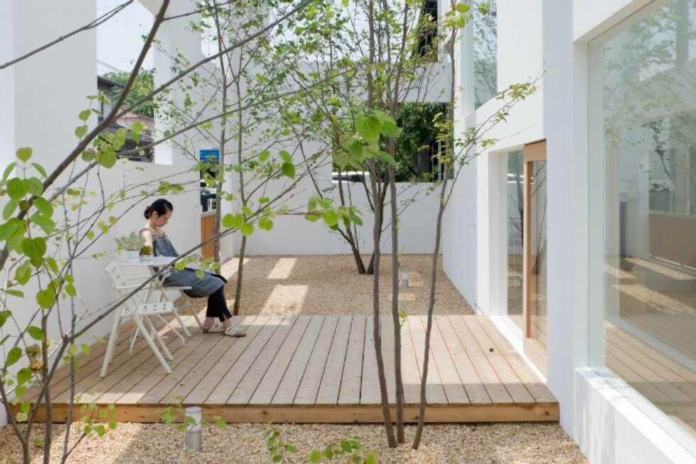 GRØNTOMRÅDER: Det var ikke plass til hage utenfor dette huset. Derfor havnet hagen på innsiden. GRØNTOMRÅDER: Det var ikke plass til hage utenfor dette huset. Derfor havnet hagen på innsiden.