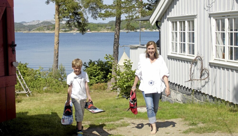 FLYTTET. Opprinnelig var det en tømmerhytte fra Valdres. Nå har den fått nytt liv ved sjøen. FLYTTET. Opprinnelig var det en tømmerhytte fra Valdres. Nå har den fått nytt liv ved sjøen.