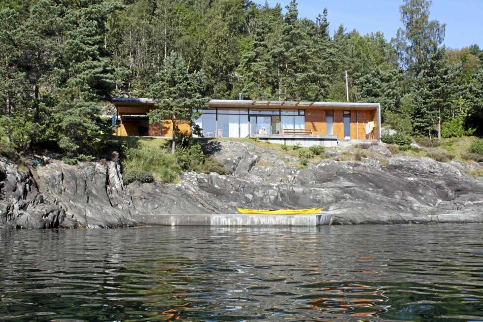 ET SMYKKE: Det ser ut som Hardanger-hytta dupper nesten i vannkanten. Den er 20 meter lang og 4 meter bred. ET SMYKKE: Det ser ut som Hardanger-hytta dupper nesten i vannkanten. Den er 20 meter lang og 4 meter bred.