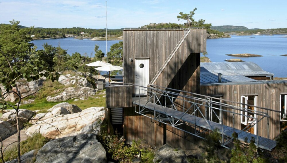SJØNÆR: Eieren ville at hytta skulle ligge diskret plassert ved sjøen. SJØNÆR: Eieren ville at hytta skulle ligge diskret plassert ved sjøen.