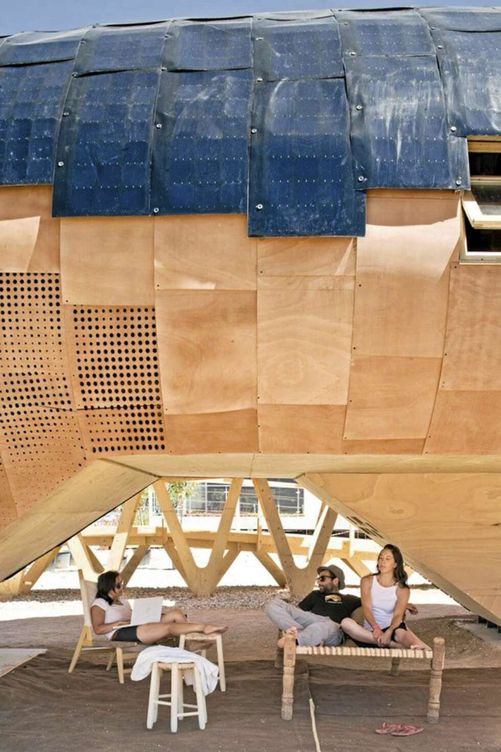 AVANSERT SOLCELLEPANEL: Solpanelet er tilpasset Spanske forhold og utnytter sola maksimalt. AVANSERT SOLCELLEPANEL: Solpanelet er tilpasset Spanske forhold og utnytter sola maksimalt.