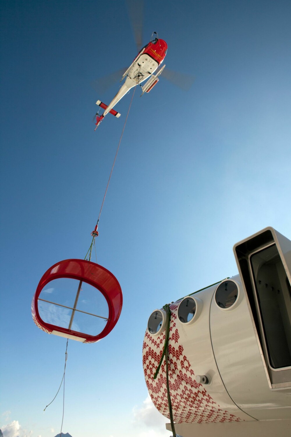 VRIEN PLASSERING: Installasjonen ble flydd opp med helikopter. VRIEN PLASSERING: Installasjonen ble flydd opp med helikopter.