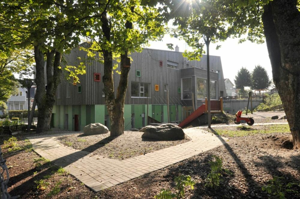 SYKKELSTI: I barnehagen er det anlagt en sykkelsti som går fra nord til syd. SYKKELSTI: I barnehagen er det anlagt en sykkelsti som går fra nord til syd.