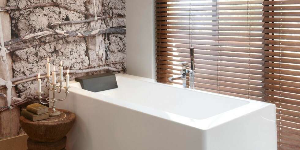 I NAMIBIA: På hotell The Olive Exclusive opplever du interiør som er i stor grad baserer seg på resirkulerte materialer. I NAMIBIA: På hotell The Olive Exclusive opplever du interiør som er i stor grad baserer seg på resirkulerte materialer.